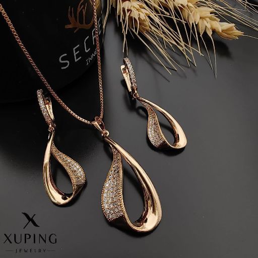 نیمست ژوپینگ کد 1358 با زنجیر، طلایی با آبکاری طلای ۱۸ عیار و نگین‌های مخراجکاری‌شده